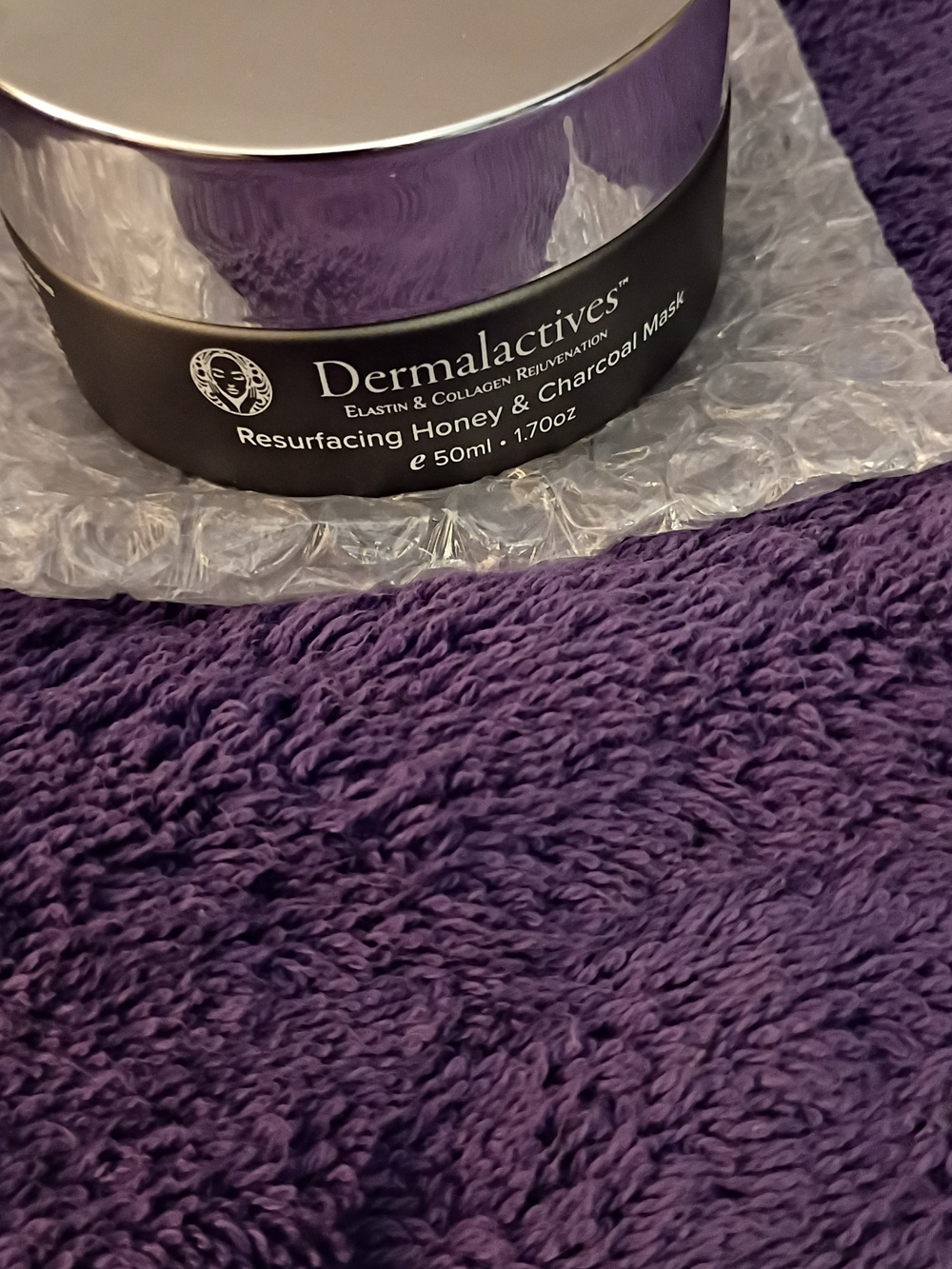 Dermalactives Resurfacing Honey & Charcoal Mask - Black